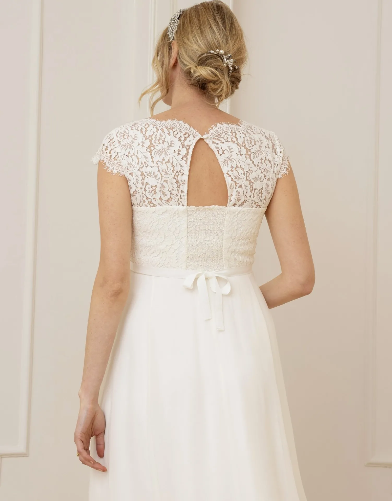 Store Seraphine Lyvia | Ivory Eyelash Lace & Silk Chiffon Maternity Dress
