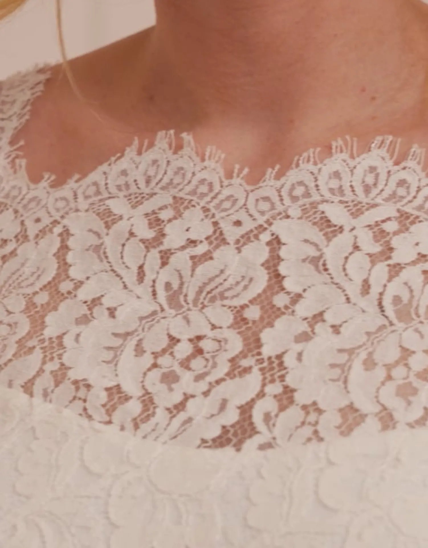 Store Seraphine Lyvia | Ivory Eyelash Lace & Silk Chiffon Maternity Dress